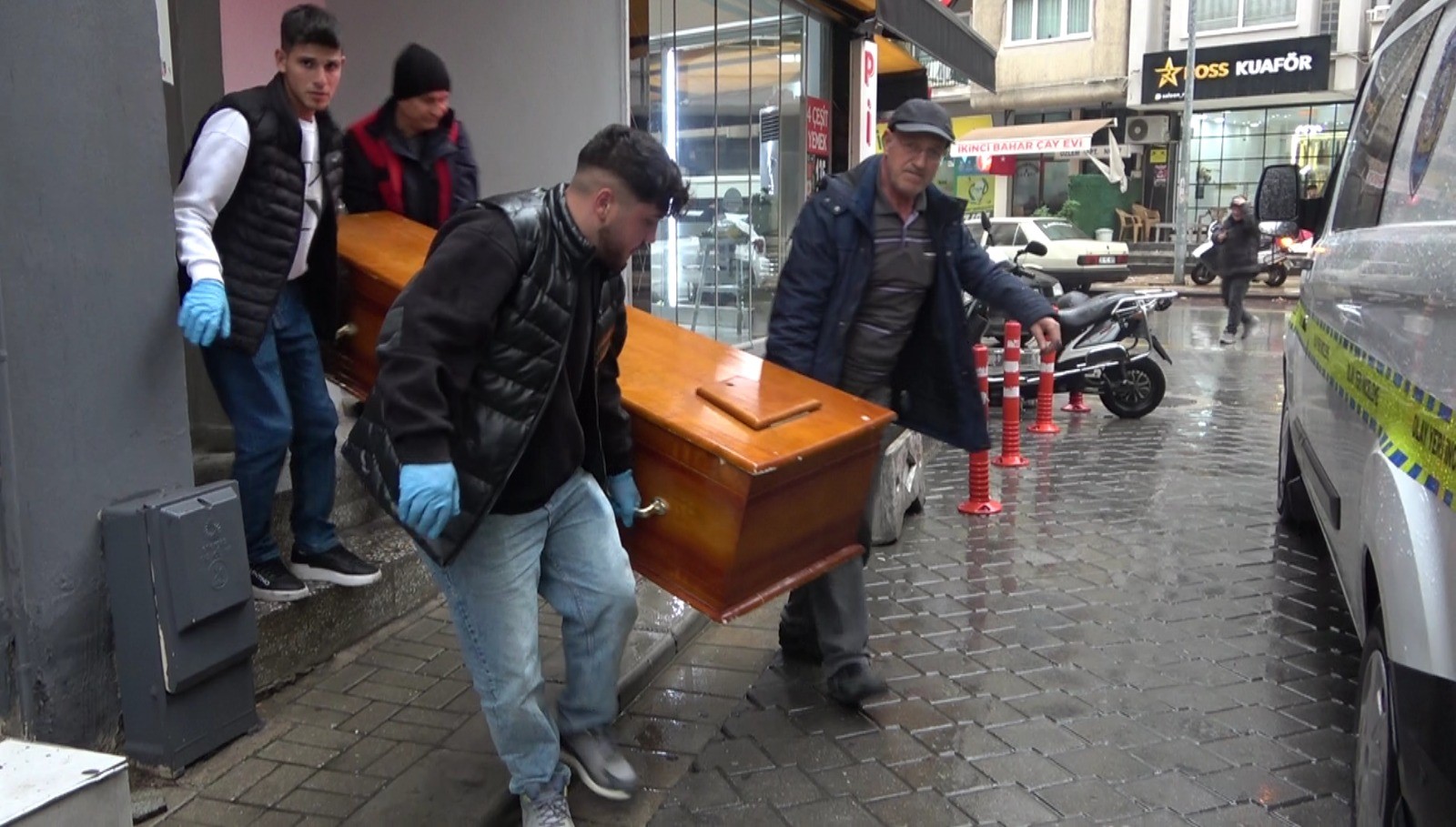 Sabah Saatlerinde Aci Son 91 Yasindaki Kadin Evinde Olu Bulundu (5)