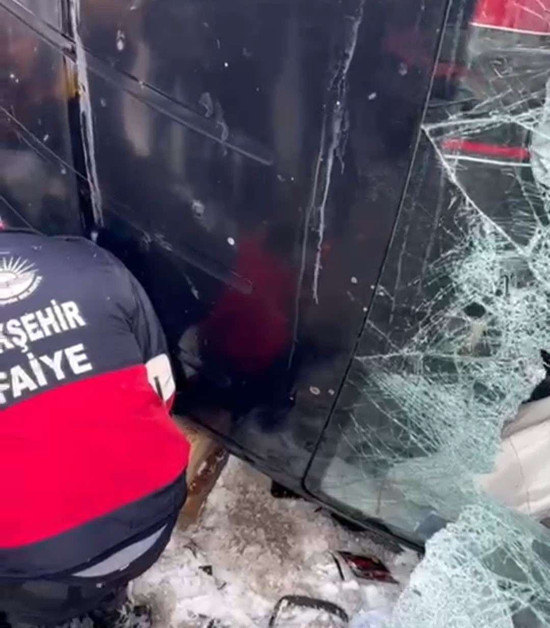 Sabah Saatlerinde Can Pazarı! Minibüs Takla Attı, 1 Ölü 3 Yaralı (3)