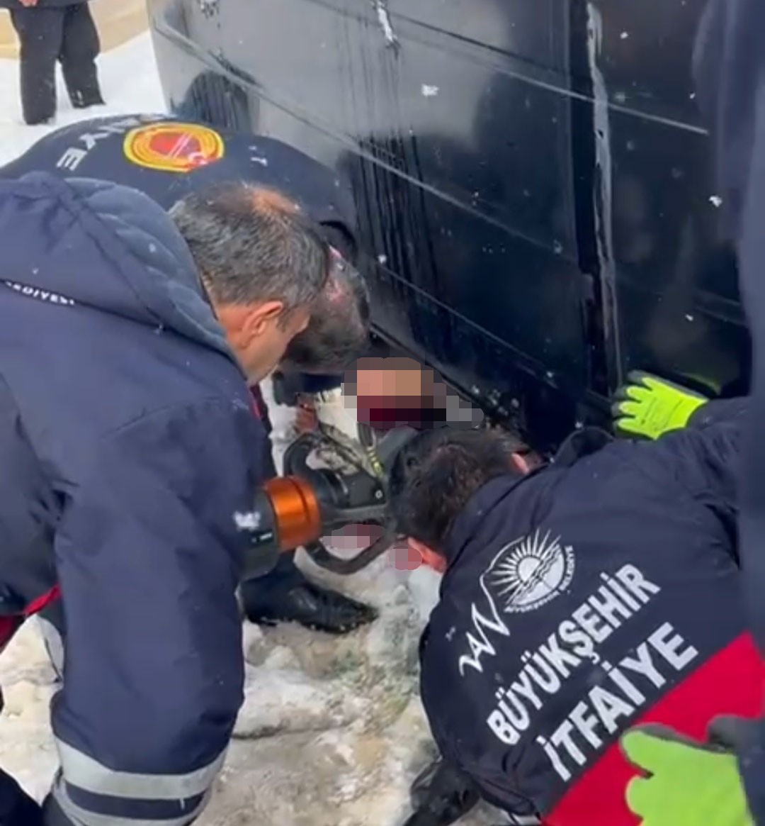 Sabah Saatlerinde Can Pazarı! Minibüs Takla Attı, 1 Ölü 3 Yaralı (6)