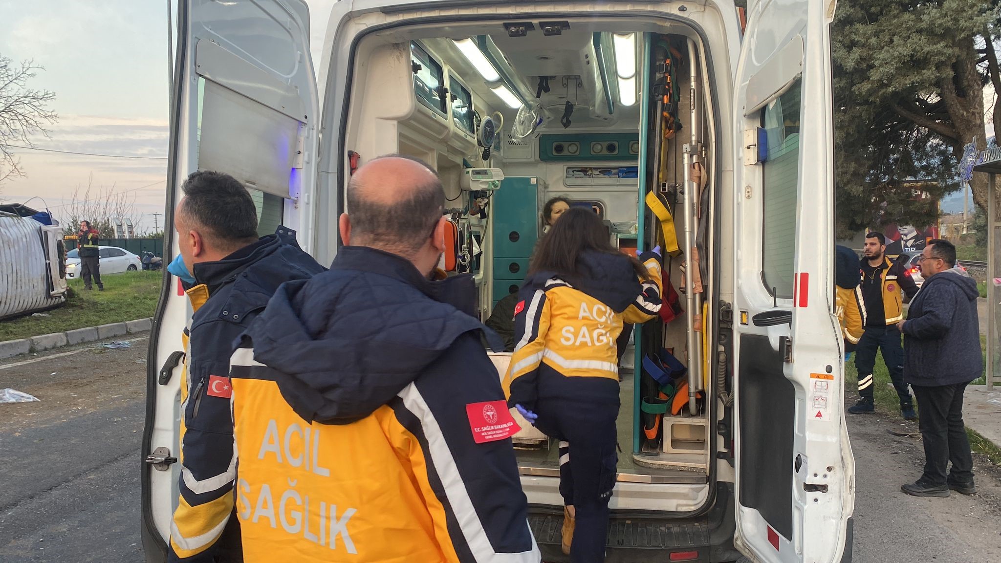 Sabah Saatlerinde Korku Dolu Anlar İşçi Servisi Devrildi, 16 Yaralı (3)