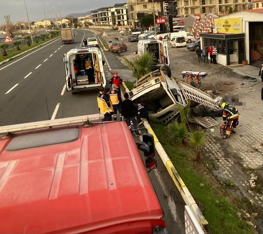 Sabah Saatlerinde Korkunc Kaza Demir Yiginlari Adeta Ok Gibi Saplandi (4)