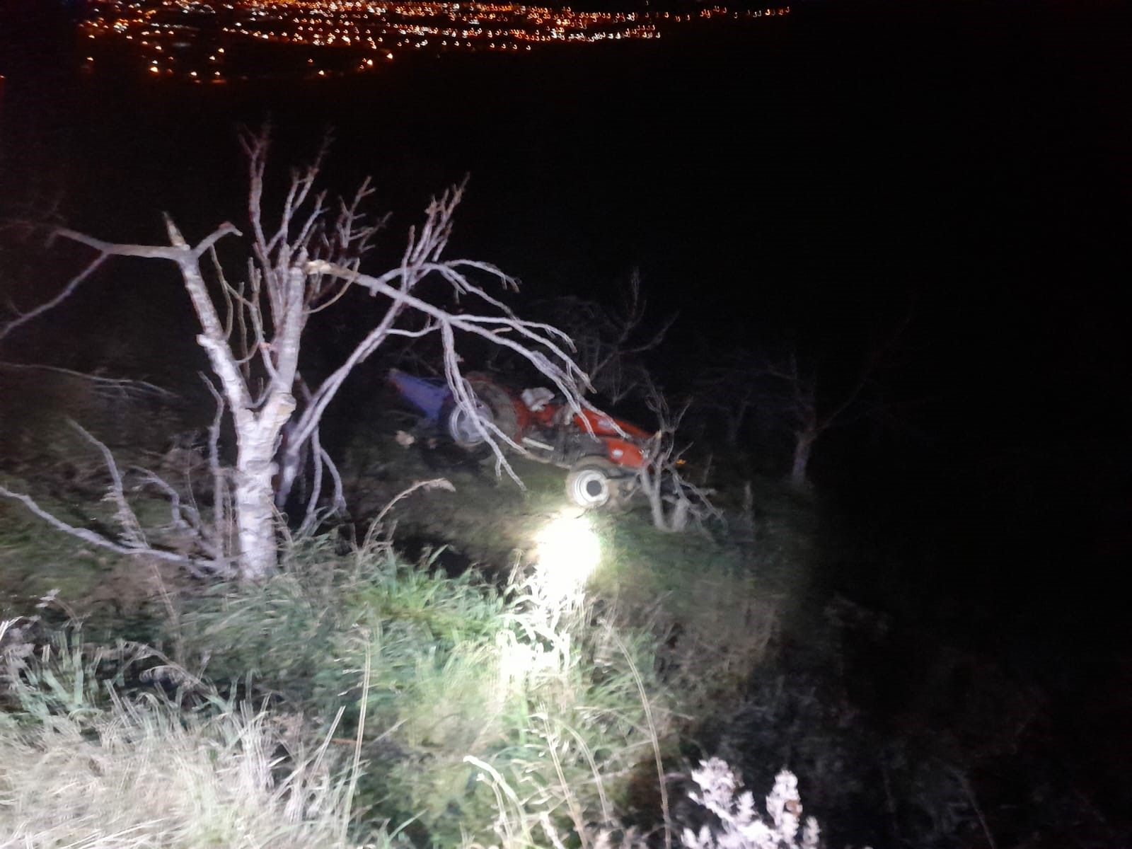 Sabahın Ilk Saatlerinde Acı Kaza Traktör Devrildi, 30 Yaşındaki Sürücü Hayatını Kaybetti (3)