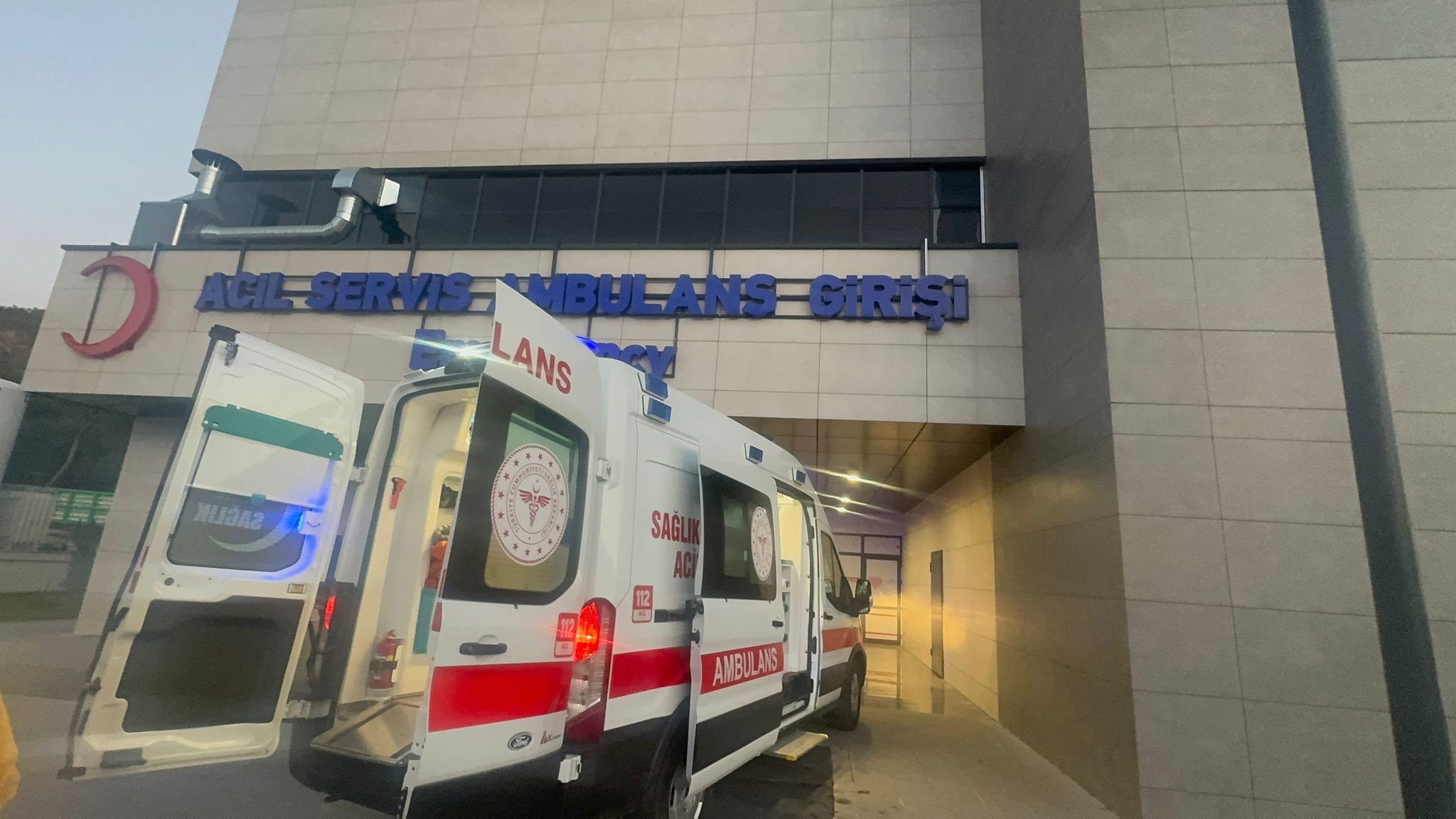 Sahil Güvenlik Zamana Karşı Yarıştı Tekne Battı, 1 Kişi Hayatını Kaybetti, 4 Yaralı (4)