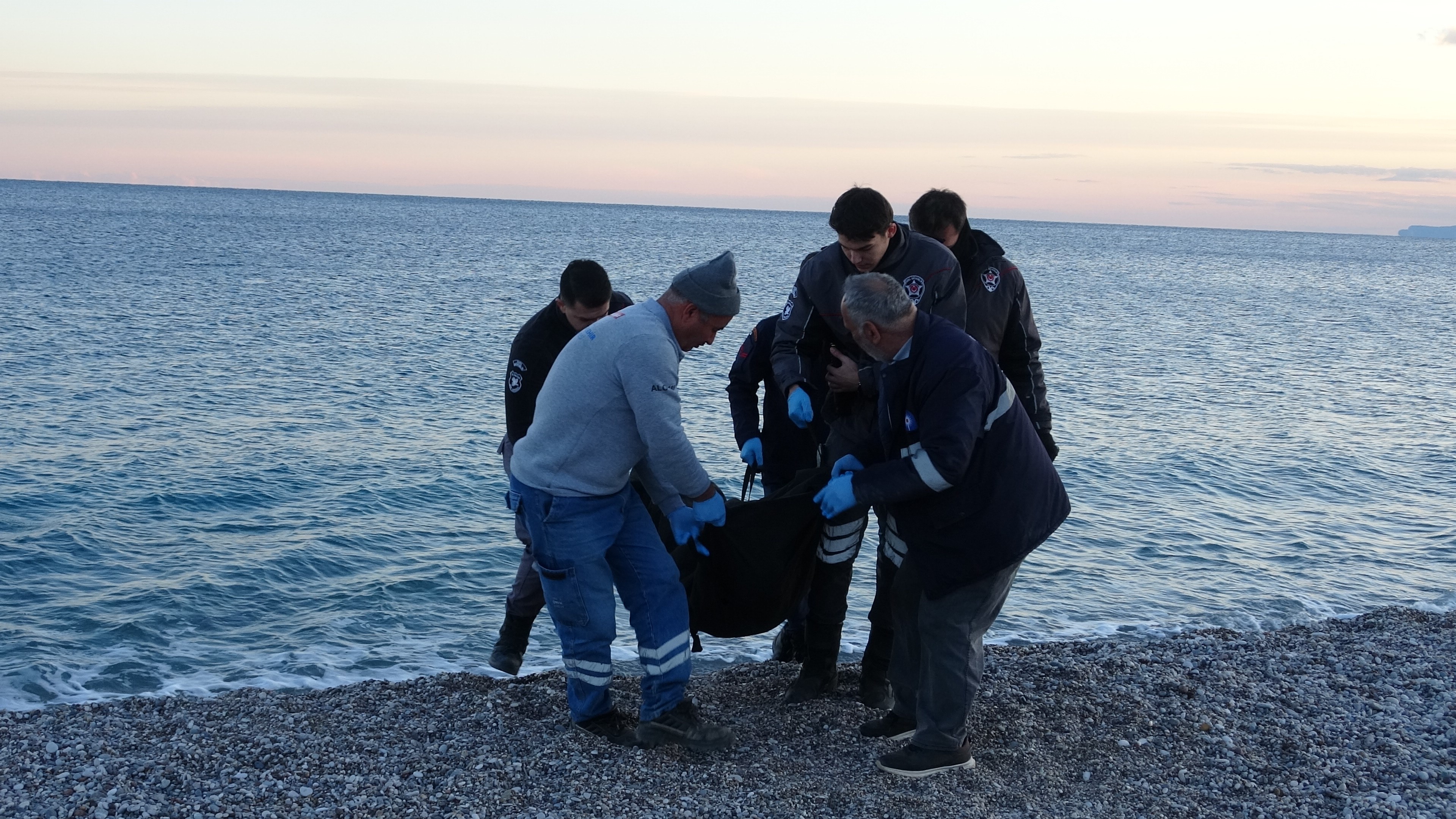 Sahilde Korku Dolu Anlar Balıkçıların Oltası Cesede Takıldı (4)