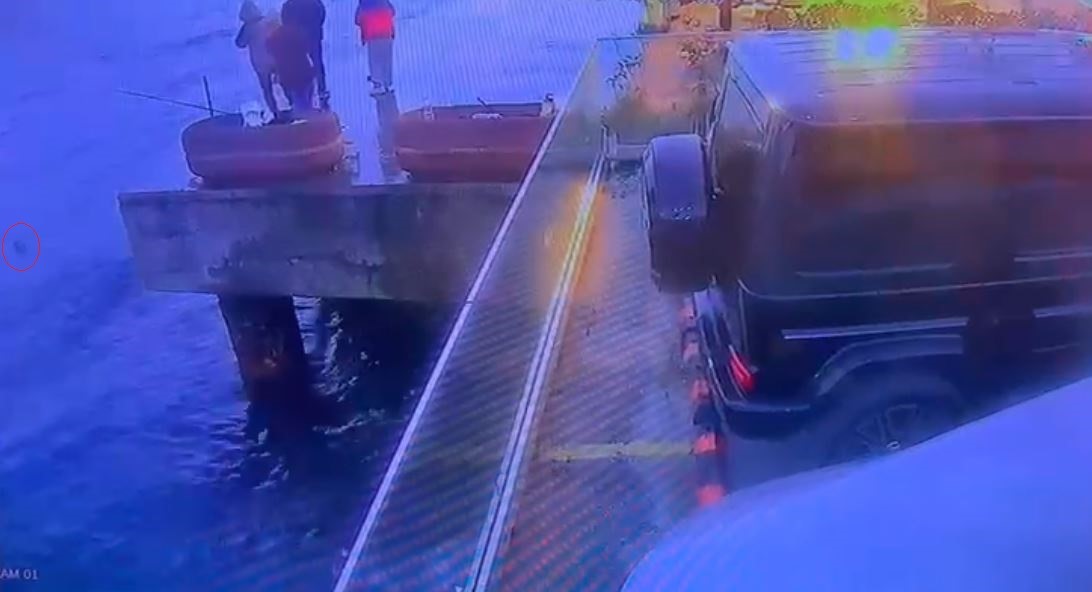 Sahilindeki Ölüm Kamerada Motosikletiyle Denize Düştü (2)