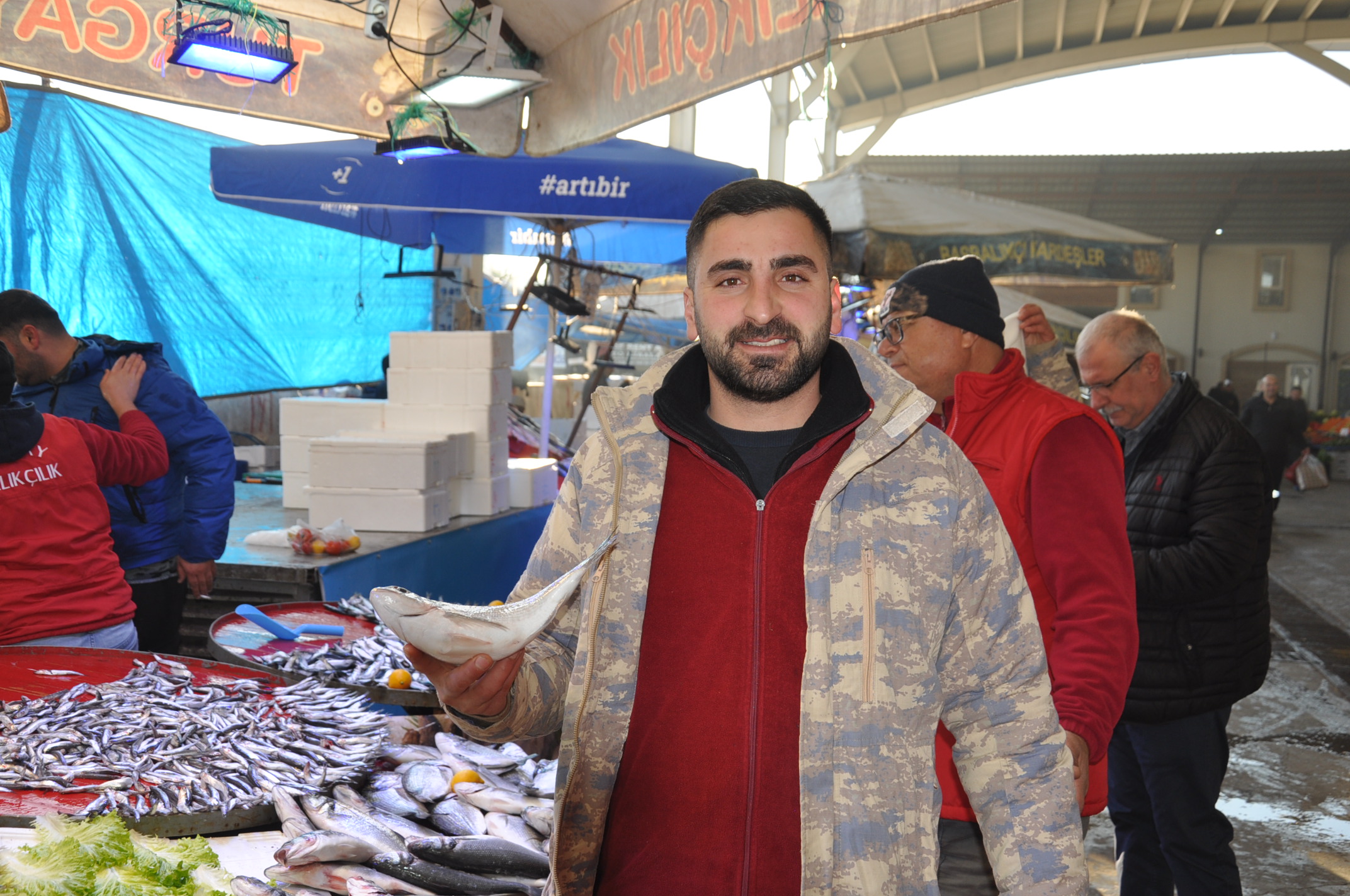 Salihli Carsamba Pazarinda Balik Fiyatlari Pazarin En Pahalisi Karides (4)