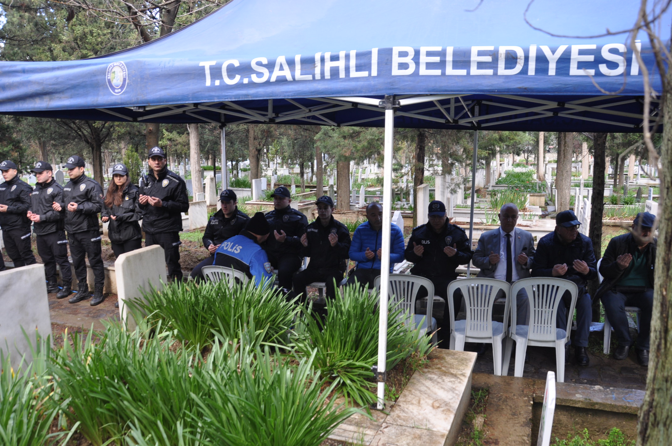 Salihlili Sehit Emniyet Muduru Nurettin Ersoy Mezari Basinda Anildi (1)-1