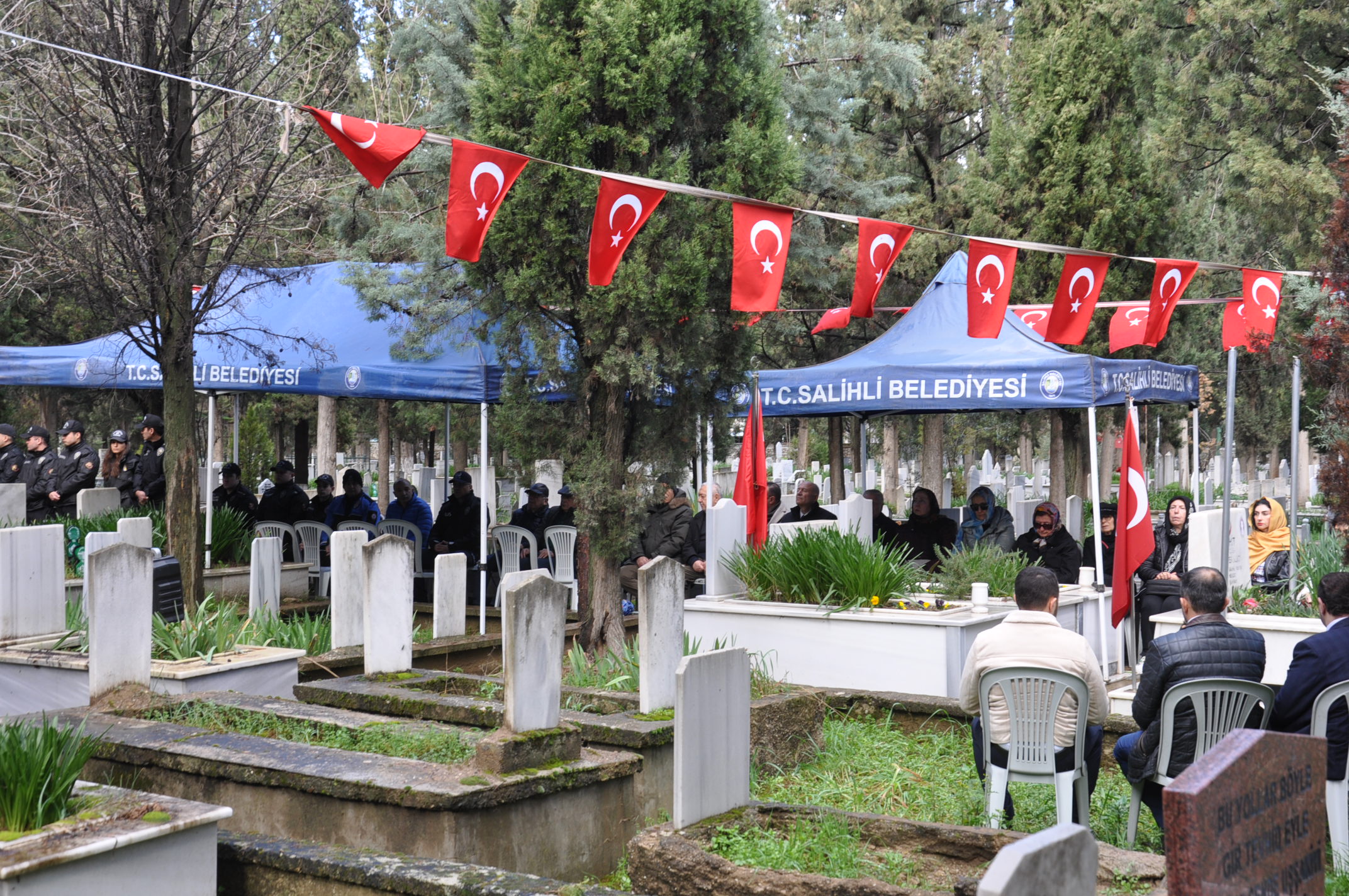 Salihlili Sehit Emniyet Muduru Nurettin Ersoy Mezari Basinda Anildi (2)