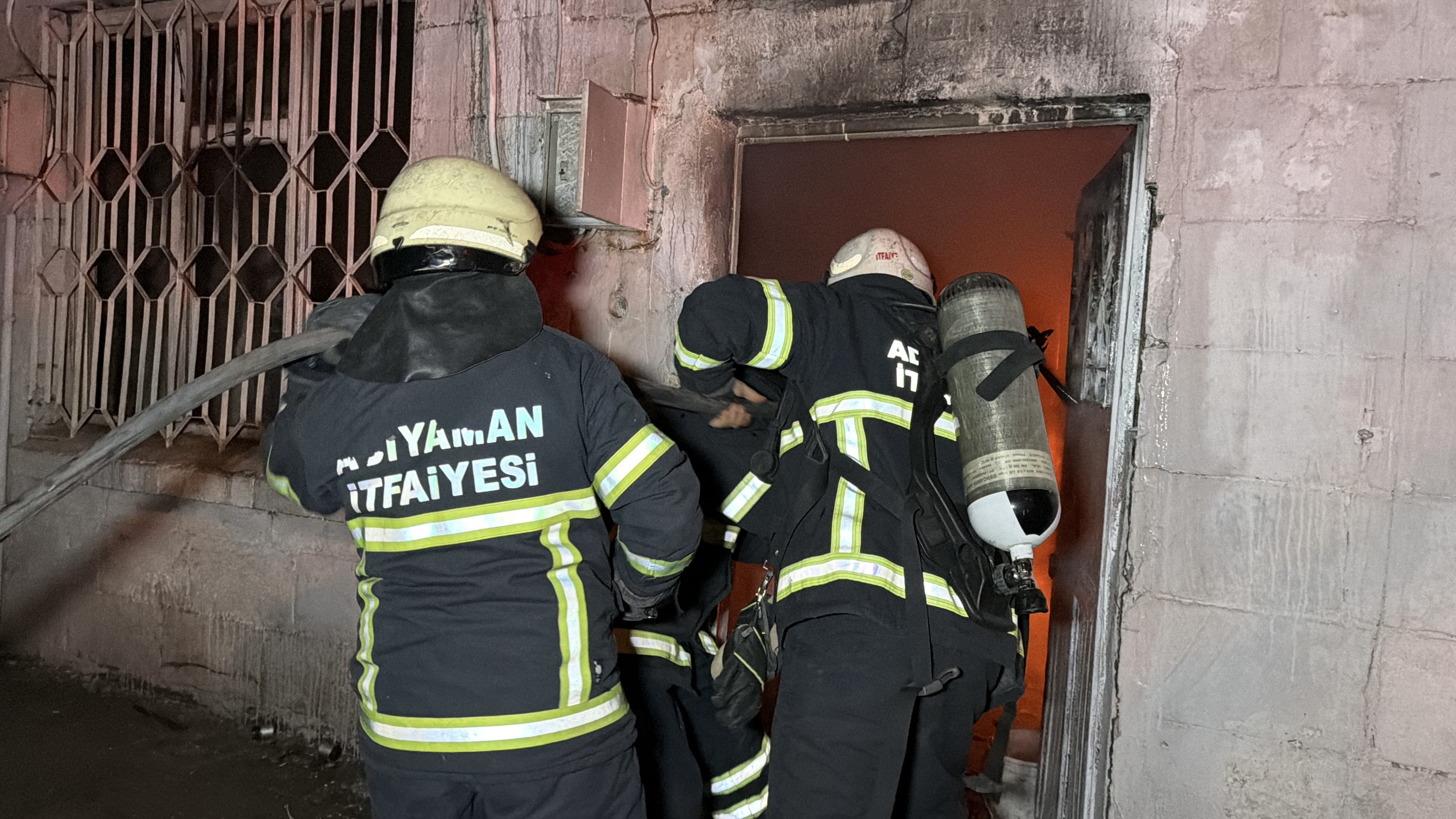 Saniyeler Icinde Alev Topuna Dondu Isinmak Isterken Her Seyini Kaybetti (2)