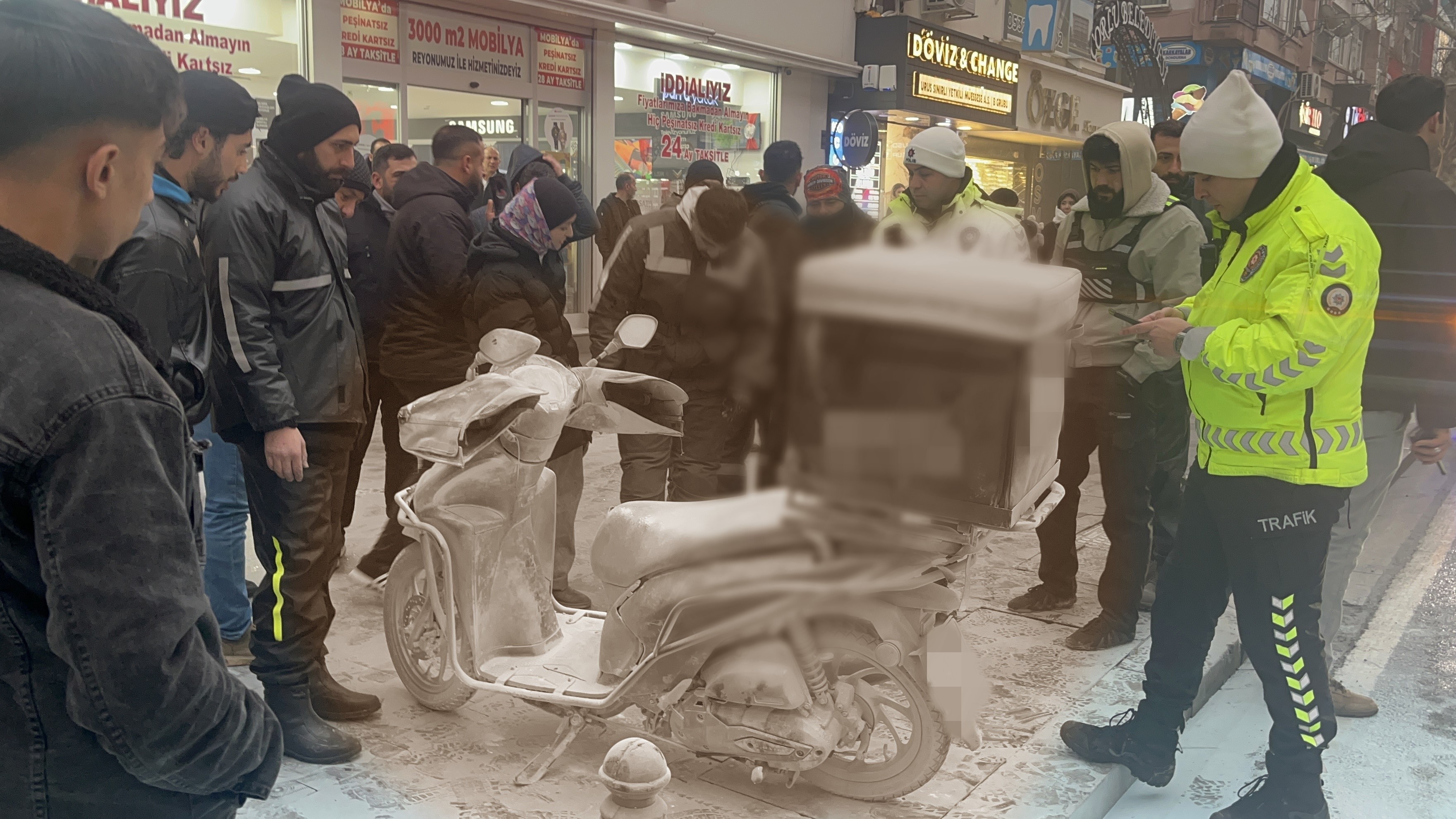 Saniyelerle Kurtuldu Alev Alan Motosikletten Kendini Attı (5)