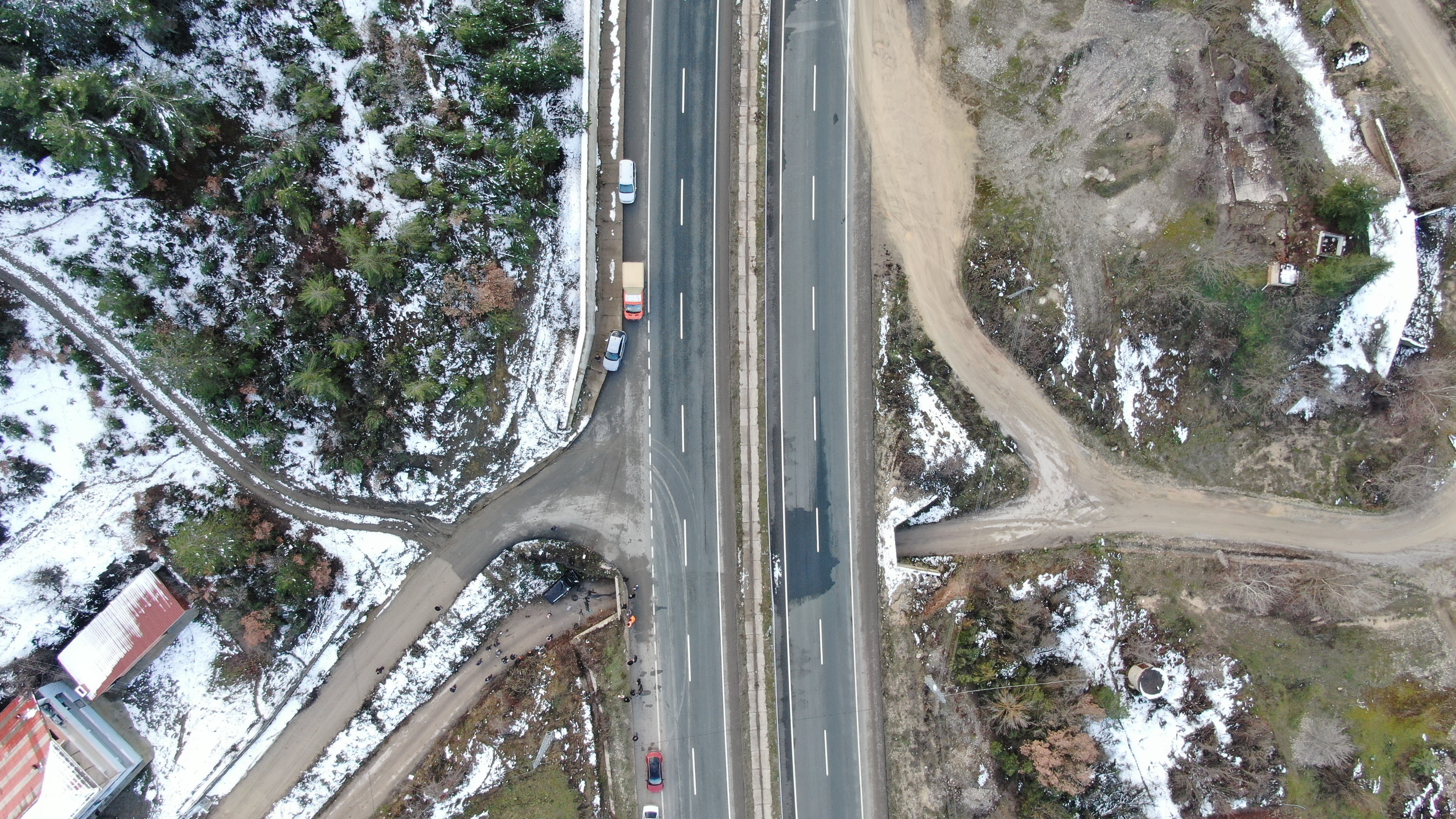 Şarampole Uçan Araç Alt Geçide Düştü! Sürücü Araç Altında Kalarak Can Verdi (4)