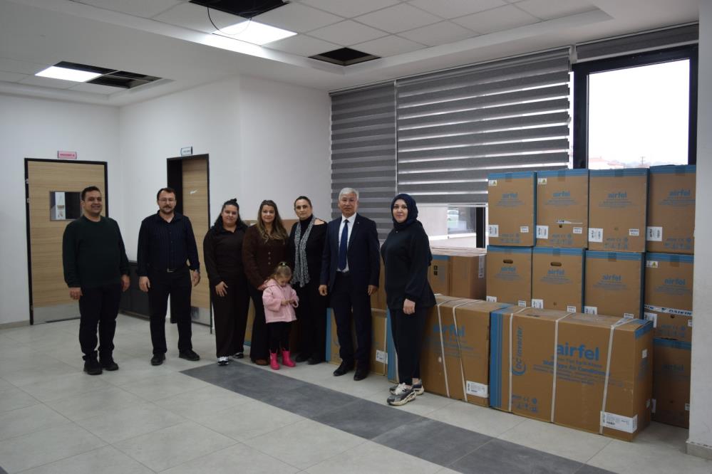 Sarigolde Egitime Anlamli Destek 26 Sinifa Klima Takiliyor (1)