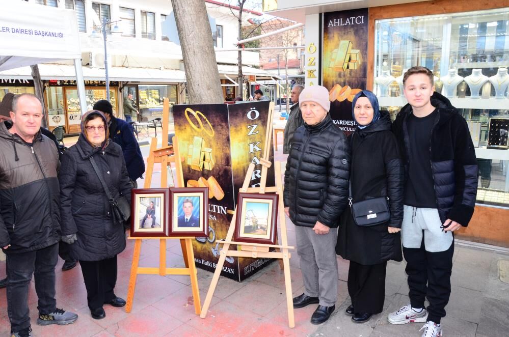 Sehit Pilot Okan Divrik Sehadetinin 25 Yilinda Manisada Dualarla Anildi (2)