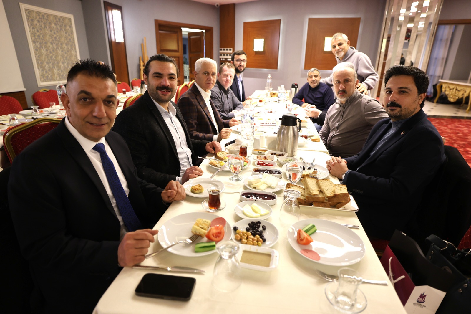 Sehzadeler Baskani Simsek Gazetecilerle Bir Araya Geldi (3)