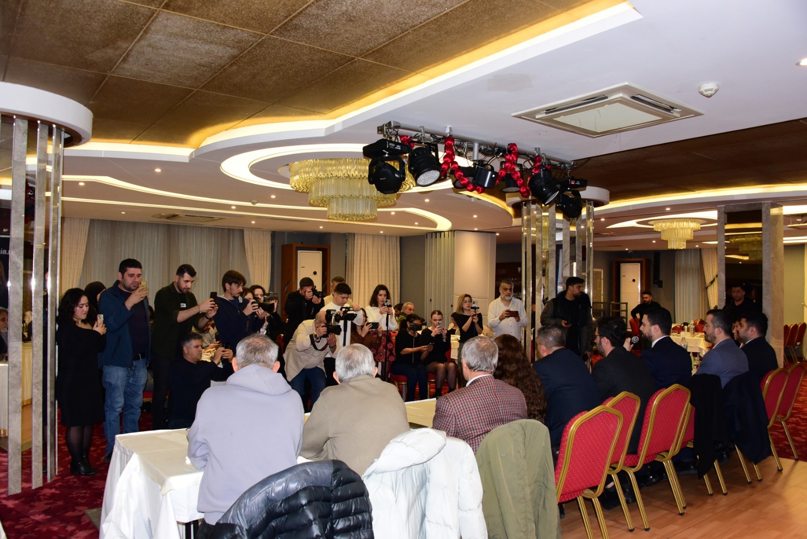 Sehzadeler Baskani Simsek Gazetecilerle Bir Araya Geldi (5)