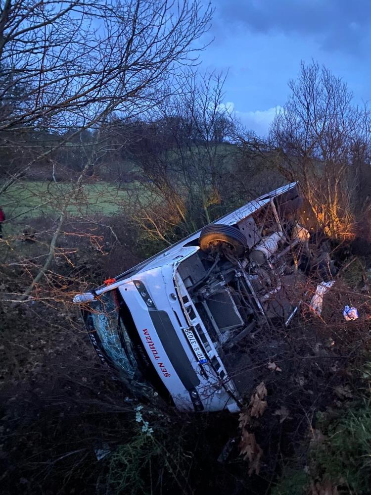 Servis Araci Sarampole Uctu Ortalik Can Pazarina Dondu (2)