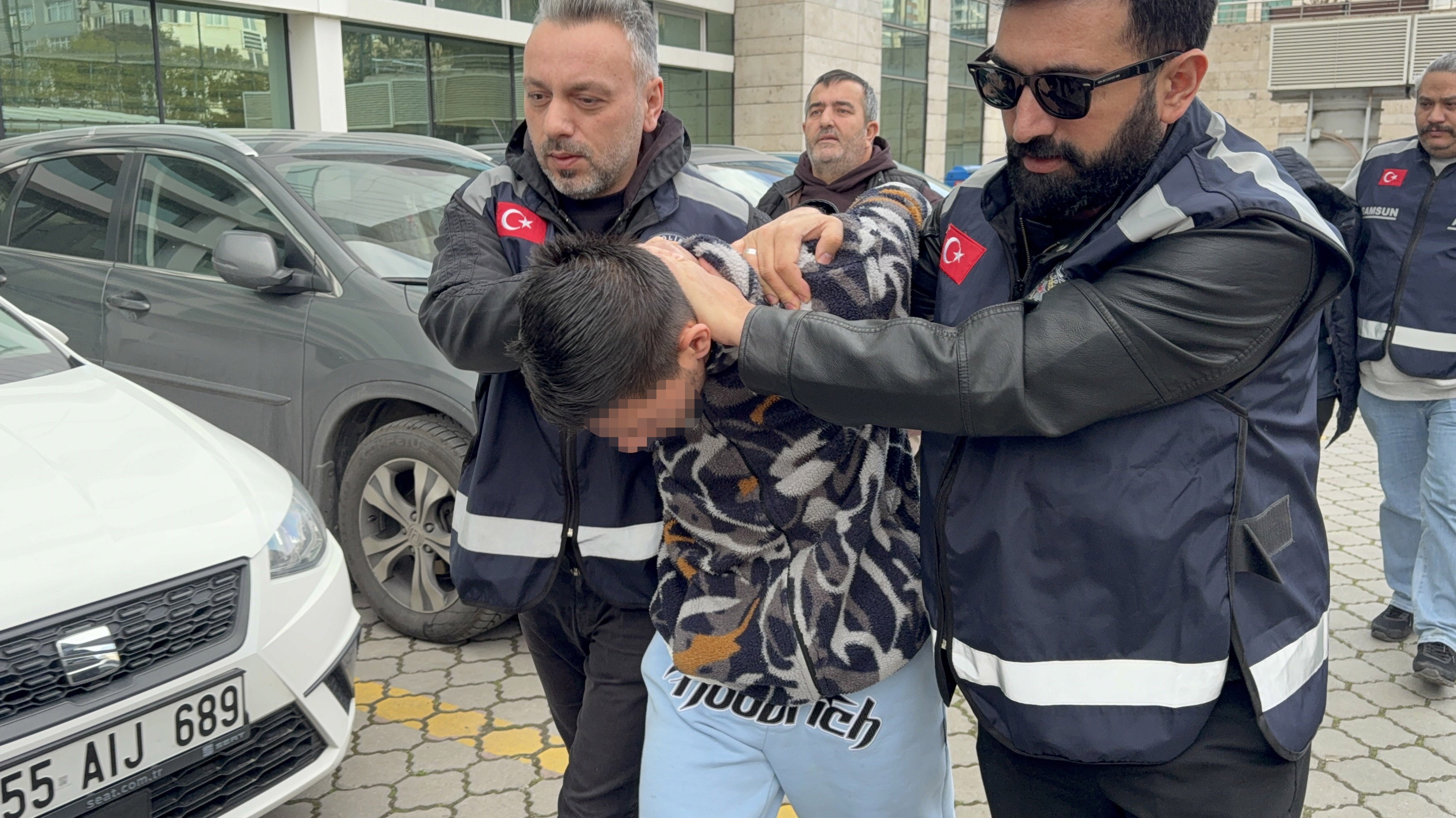 Sevgilisini Boğazını Keserek Öldürdü, Bıçak Ve Satırla Polise Gitti! Detaylı Ifadeler Ortaya Çıktı (5)