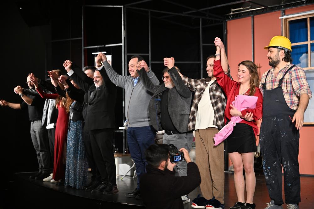 Siddetli Gecimsizlik Oyuna Manisali Sanatseverlerden Tam Not (3)