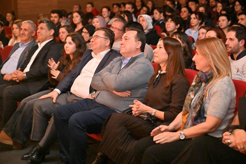 Siddetli Gecimsizlik Oyuna Manisali Sanatseverlerden Tam Not (4)