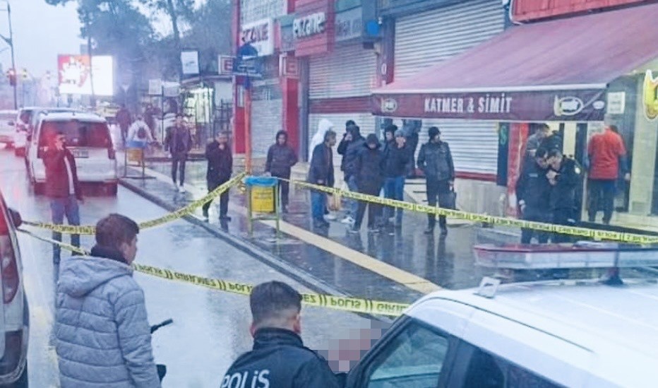 Sokak Ortasında Bıçaklı Hesaplaşma! 17 Yaşındaki Genç Öldü (3)