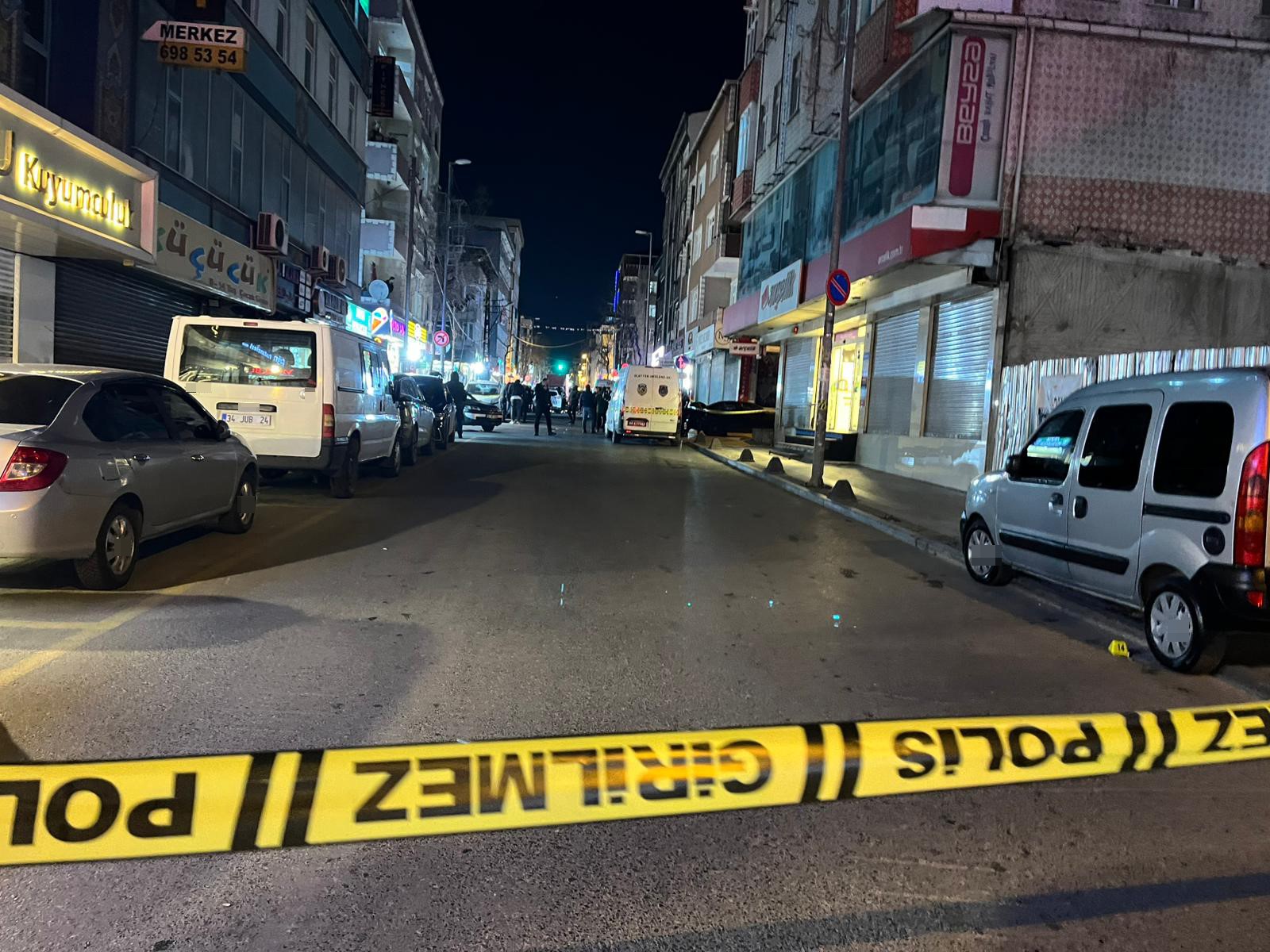 Sokak Ortasında Infaz Motosikletli Iki Şahıs Kurşun Yağdırdı, 2 Ölü (2)