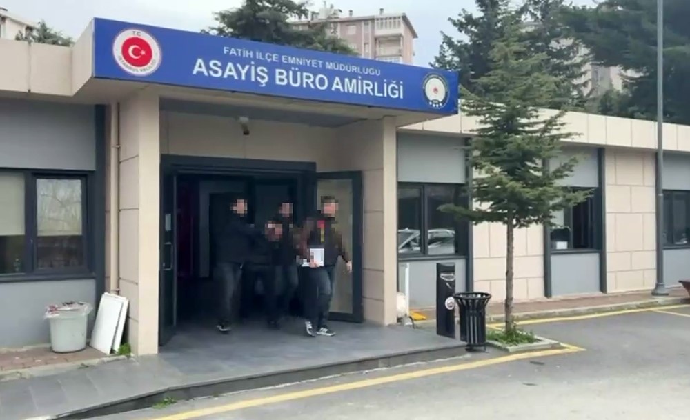 Sokak Ortasında Kanlı Hesaplaşma Ş Yeri Sahibini Vurup Yanından Ayrılmadı (3)