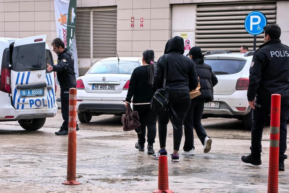 Spa Merkezinde Sok Operasyon 3 Kacak Yabanci Uyruklu Masor Yakalandi (2)