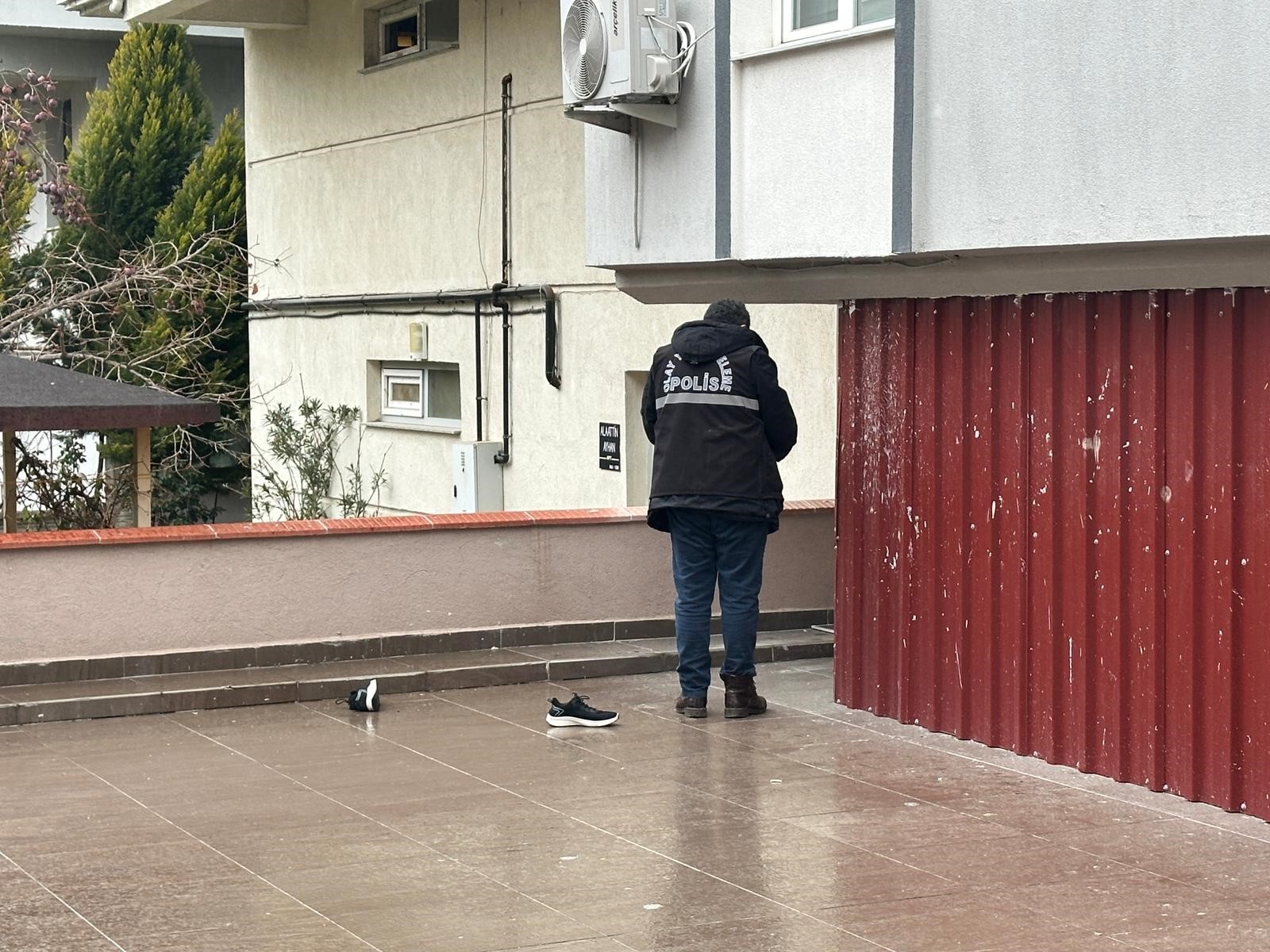 Tamir Için Çıktı, Yere Çakıldı! Ağır Yaralanan Apartman Yöneticisi Kurtarılamadı (8)