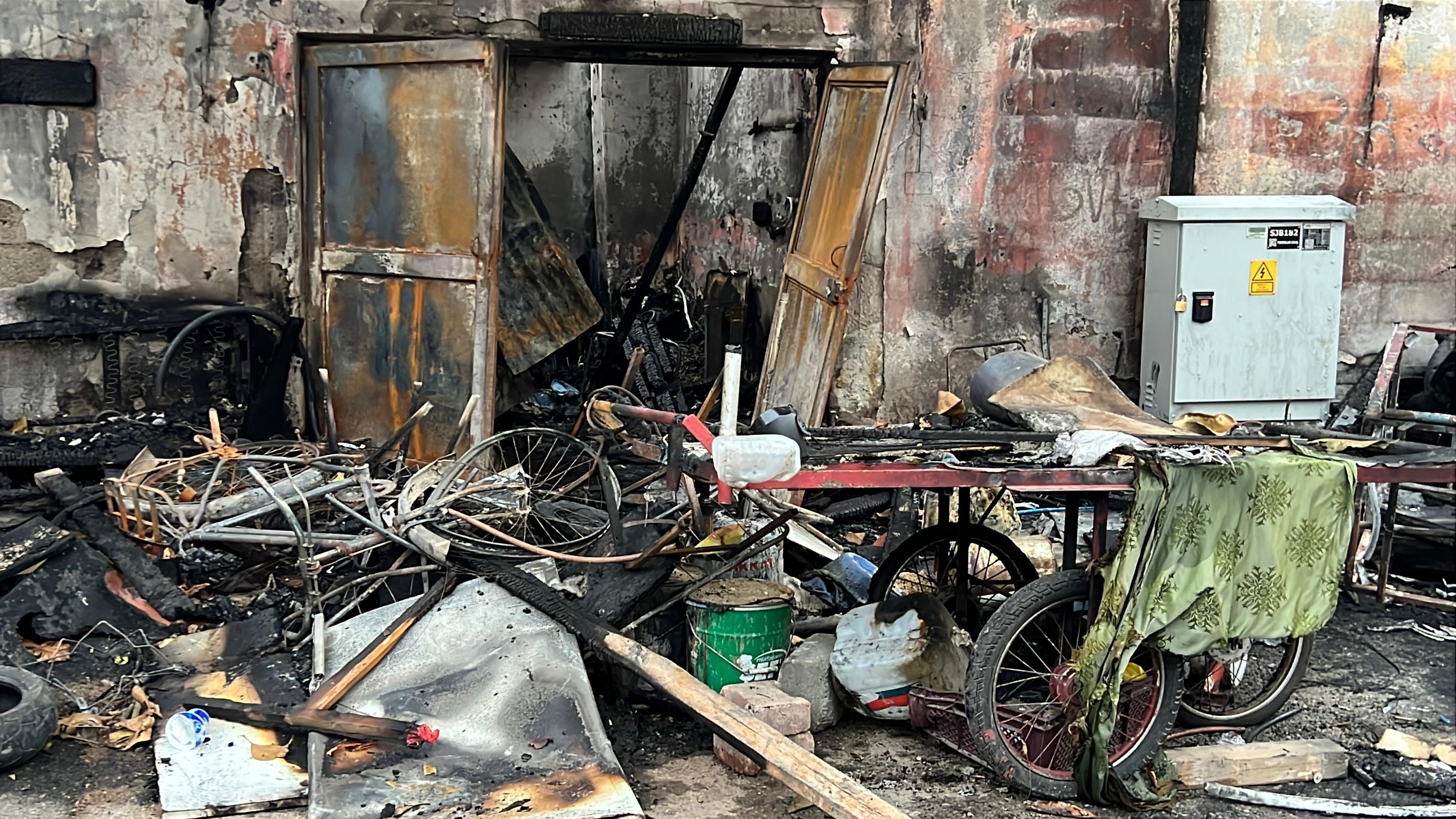 Tek Basina Yasiyordu Evi Atese Verildi Kundaklama Kamerada (2)