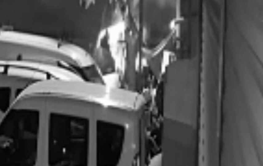 Tek Basina Yasiyordu Evi Atese Verildi Kundaklama Kamerada (3)