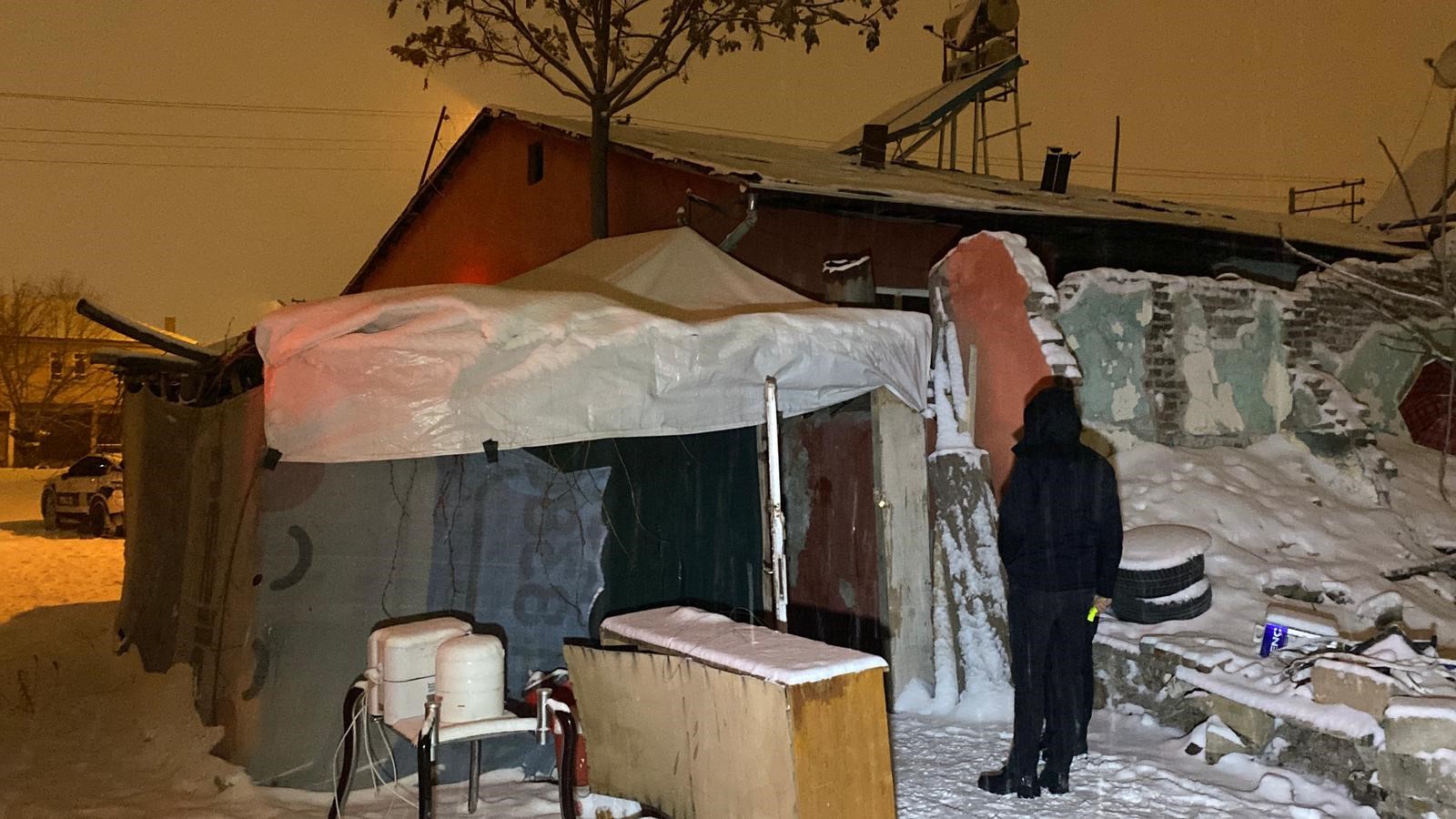 Tek Katlı Ev Alevlere Teslim Oldu! Dumandan Zehirlenen Engelli Genç Kız Öldü (2)