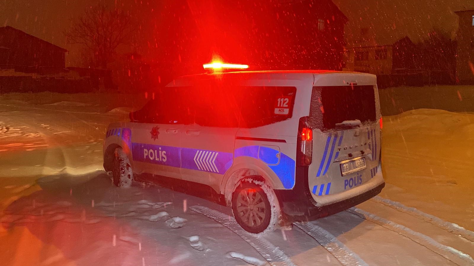 Tek Katlı Ev Alevlere Teslim Oldu! Dumandan Zehirlenen Engelli Genç Kız Öldü (3)