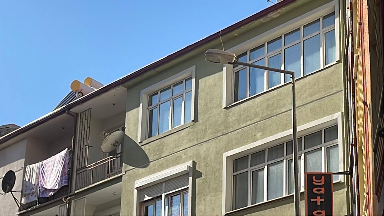 Telefonlari Caliyor Ama Acmiyordu Polis Daireye Girdiginde Her Sey Icin Cok Gecti (2)