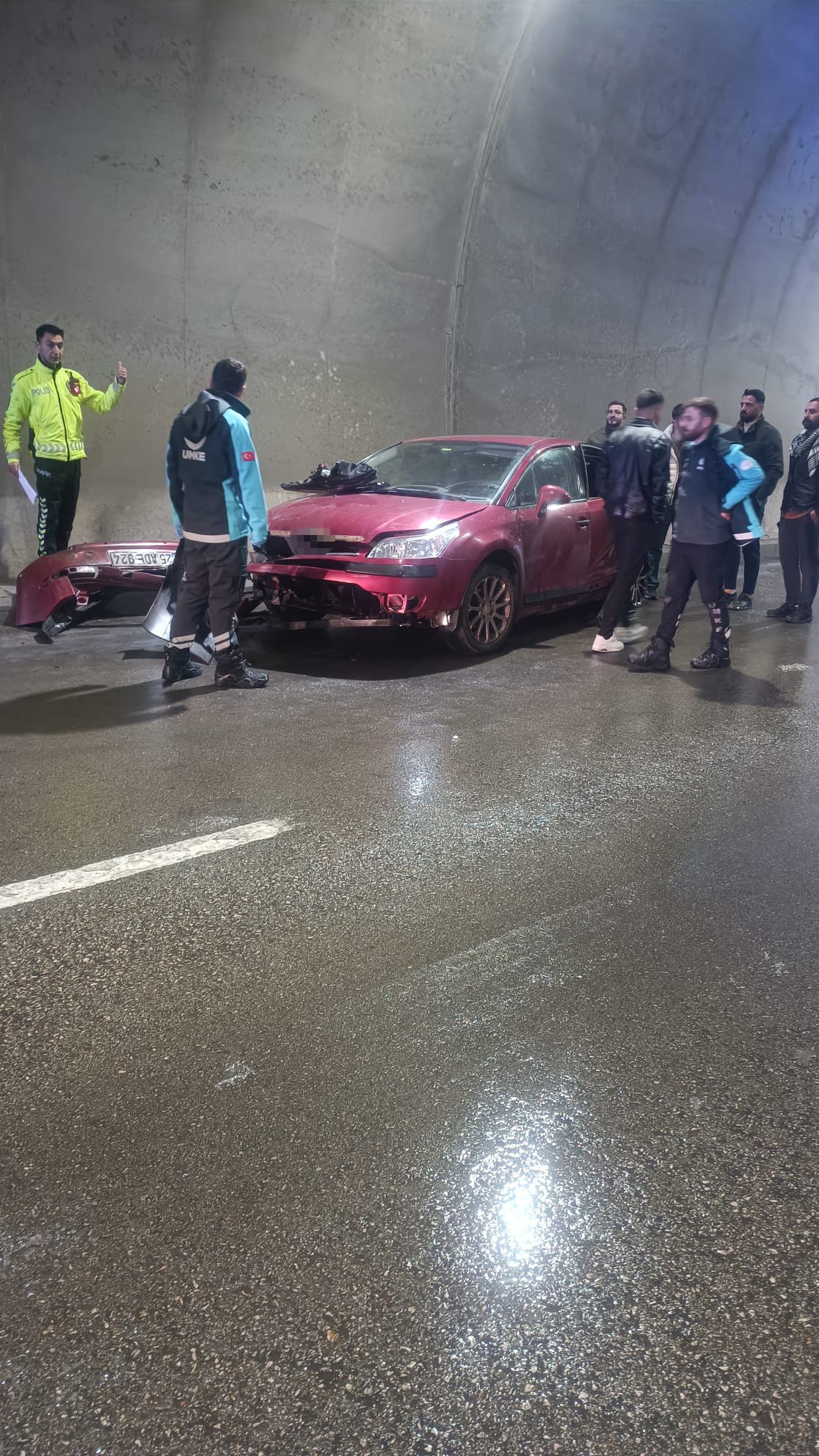 Tünelde Görüş Sıfıra Düştü, Araçlar Birbirine Girdi! Korkunç Kazada 1 Ölü, 8 Yaralı (3)