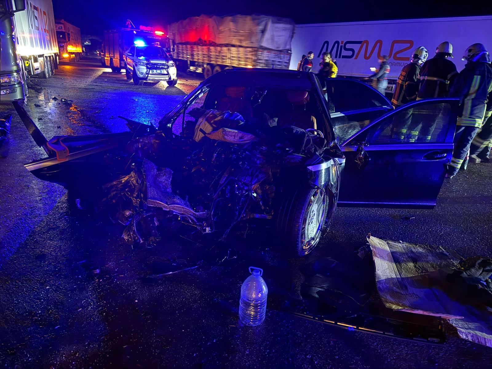 Uc Arac Birbirine Girdi Ortalik Savas Alanina Dondu (5)