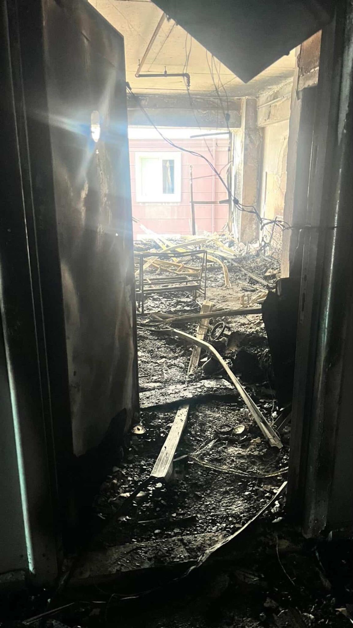 Ünlü Ismin Eski Gelininin Evi Ateşe Verildi! “Evi Yakacağım” Demişti… Dediğini Yaptı (1)-1