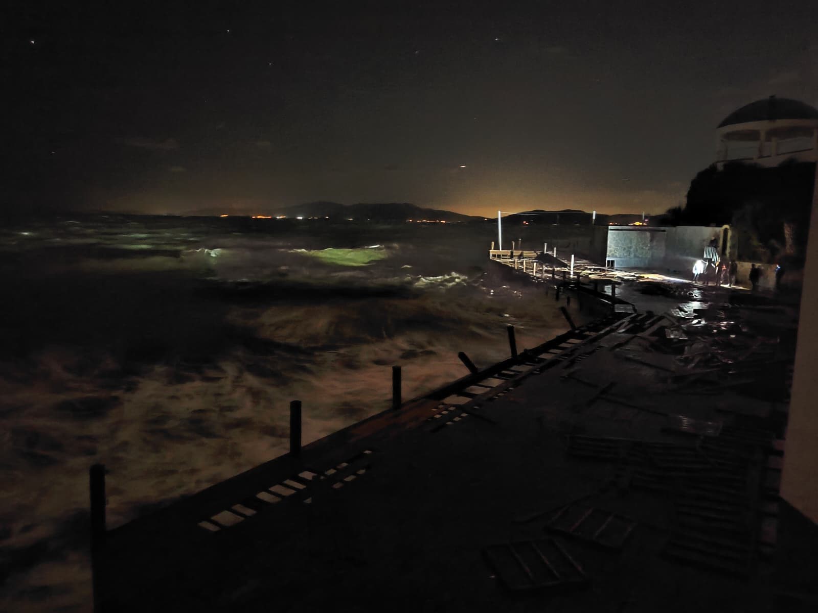 Uyarılara Rağmen Çalışma Sürdürülmüş! İskele Faciasında 1 Can Kaybı (15)