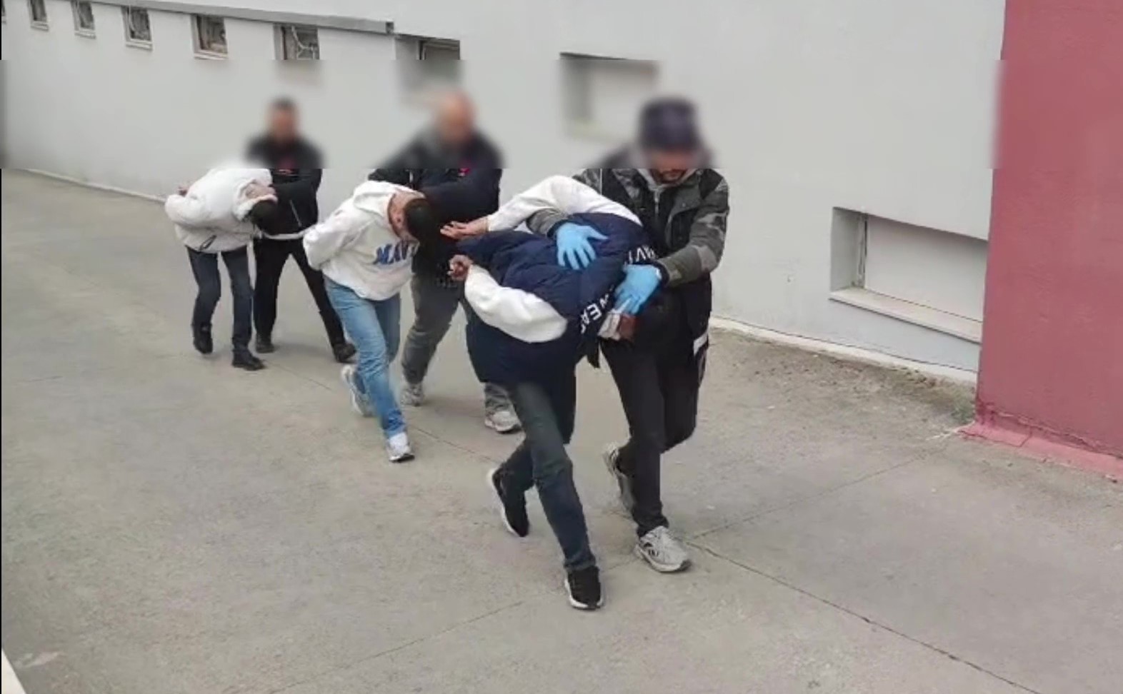 “Uyuşturucuyla Ilgim Yok” Dedi, Kapılardan Hap Çıktı (7)