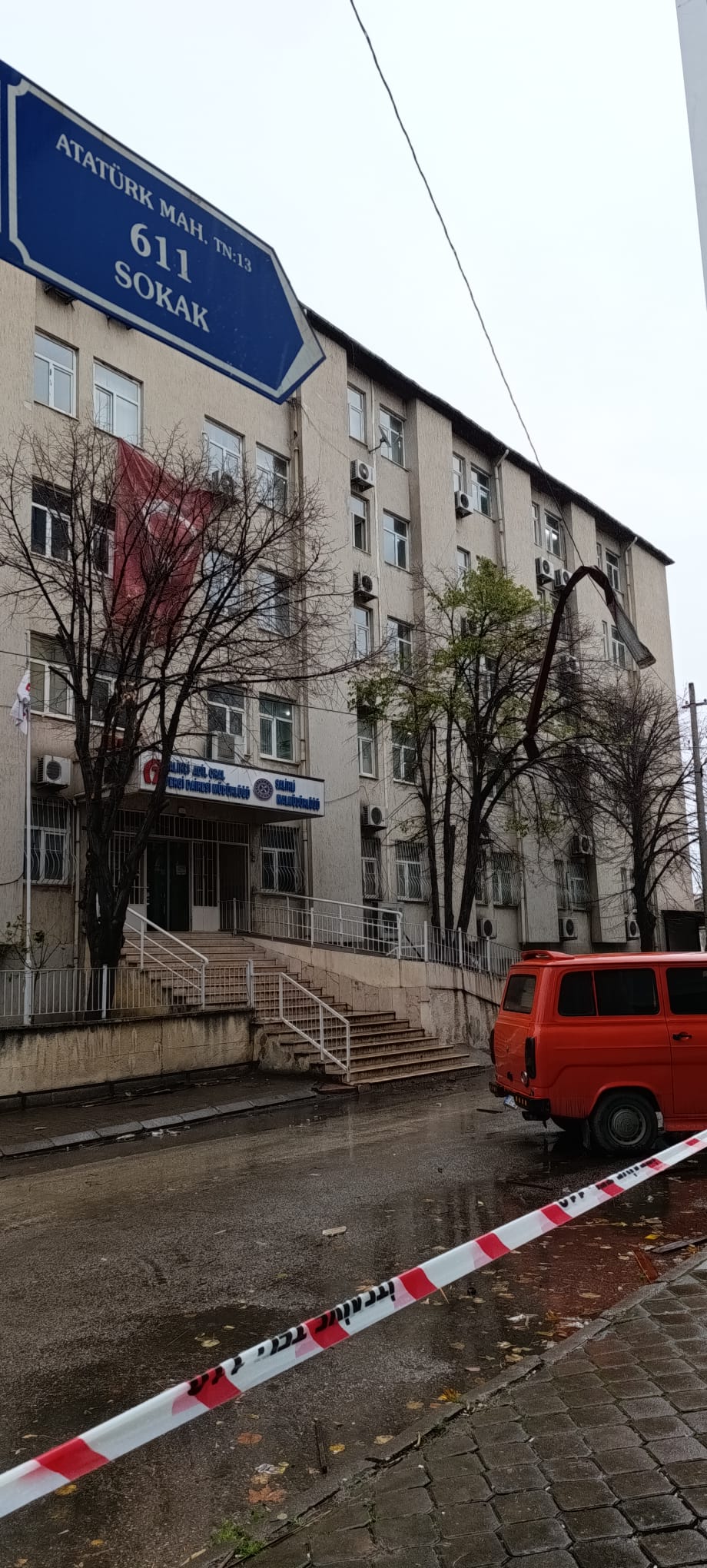 Vergi Dairesinde Catidan Kopan Parca Tehlike Yaratti (1)