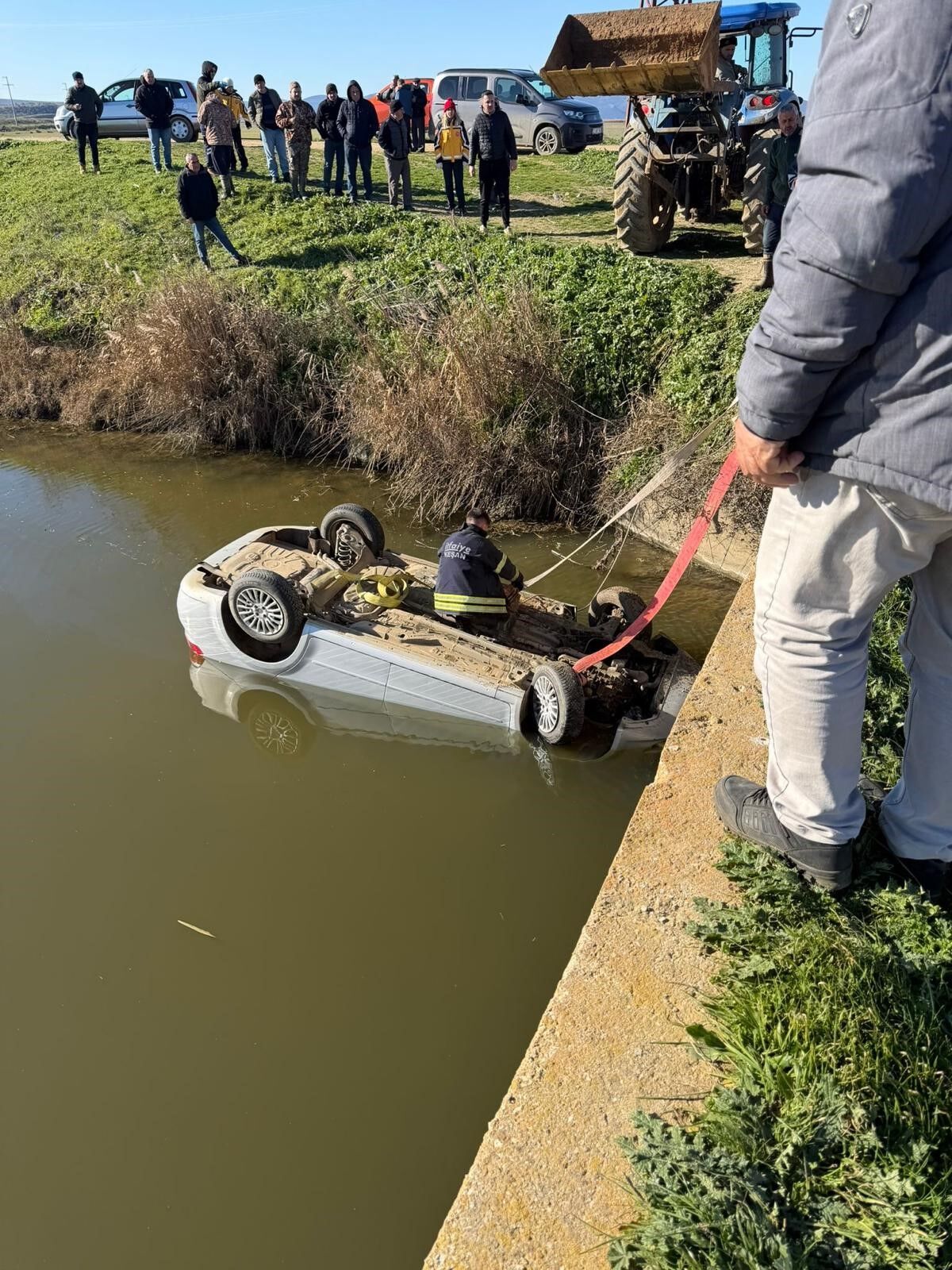 Virajı Alamadı, Sulama Kanalına Düştü 34 Yaşındaki Sürücü Öldü (2)