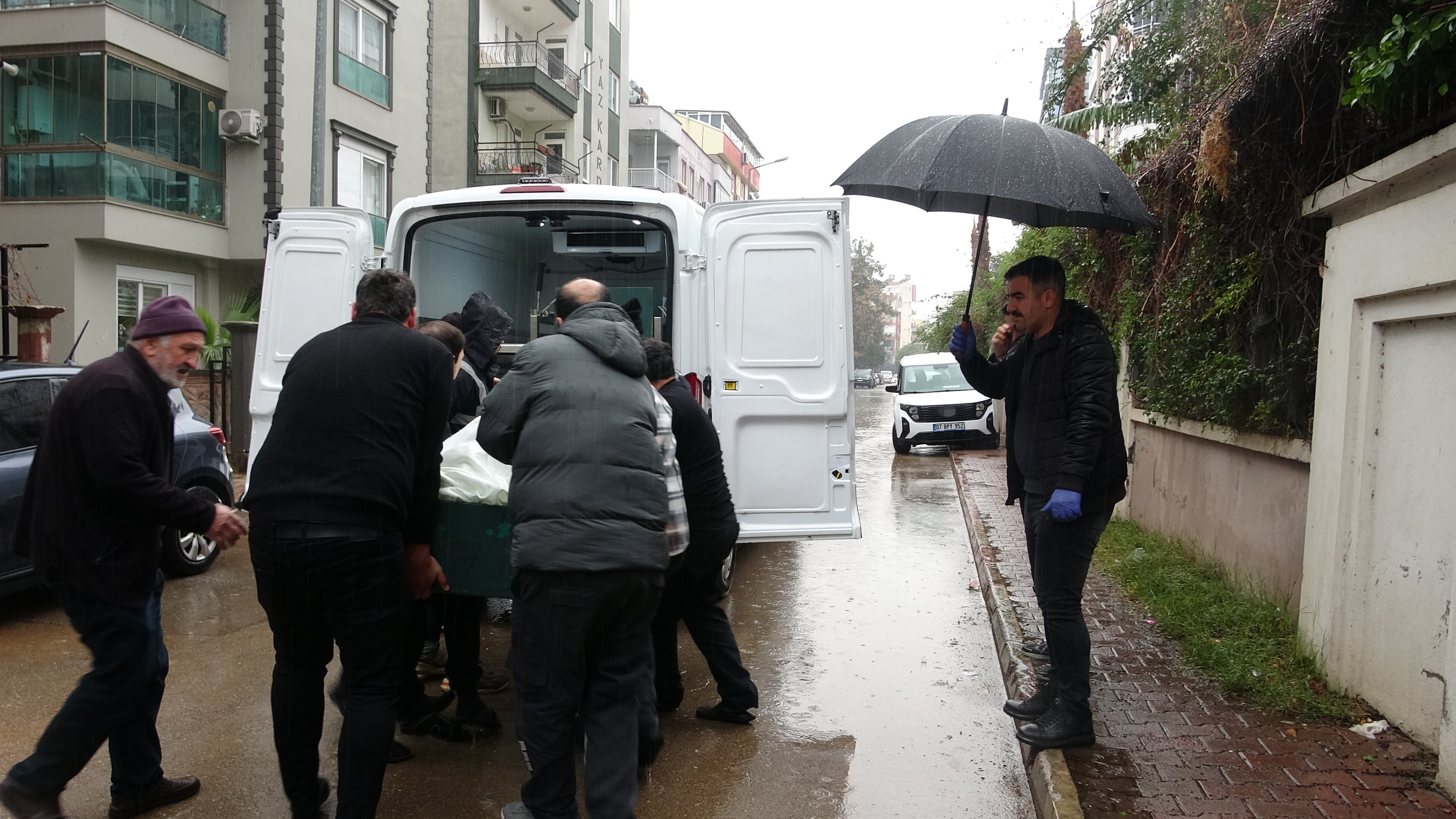 Yakınları Ulaşamayınca Acı Gerçek Ortaya Çıktı! Yalnız Yaşayan Kadın Ölü Bulundu (4)