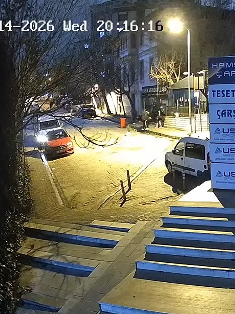 “Yan Baktın” Cinayeti Saniye Saniye Kamerada 16 Yaşındaki Atlas Bıçaklanarak Öldürüldü (2)