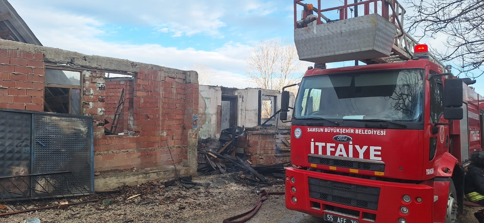 Yangın Sonrası Acı Manzara Evde 2 Kişi Ölü Bulundu (2)