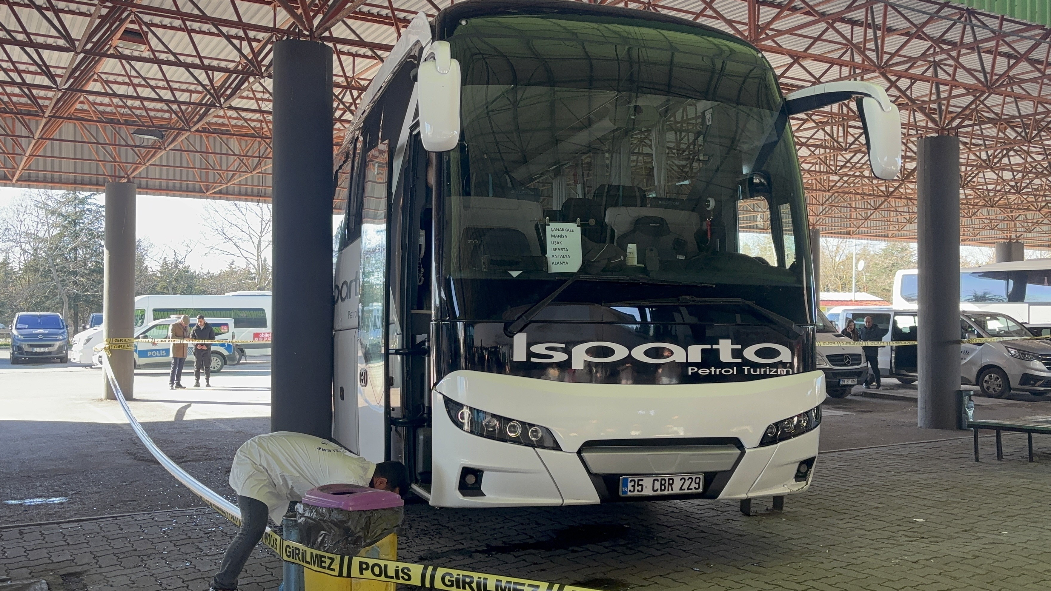 Yedek Şoför Aracı Çalıştırdı, Asıl Şoför Canından Oldu! Otogarda Korkunç Anlar Kamerada (2)