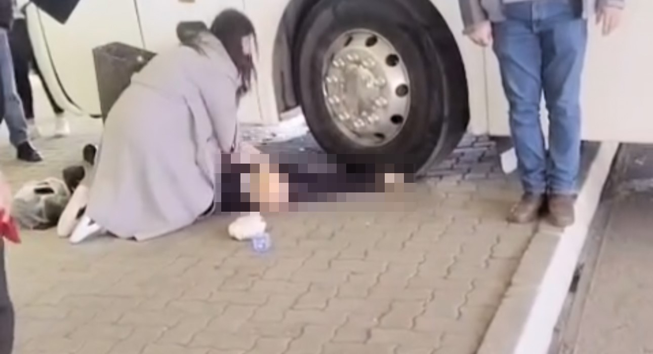 Yedek Şoför Aracı Çalıştırdı, Asıl Şoför Canından Oldu! Otogarda Korkunç Anlar Kamerada (7)