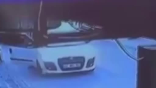 Yerdeki Cuzdani Gordu Cebine Atti O Anlar Kamerada (1)-1