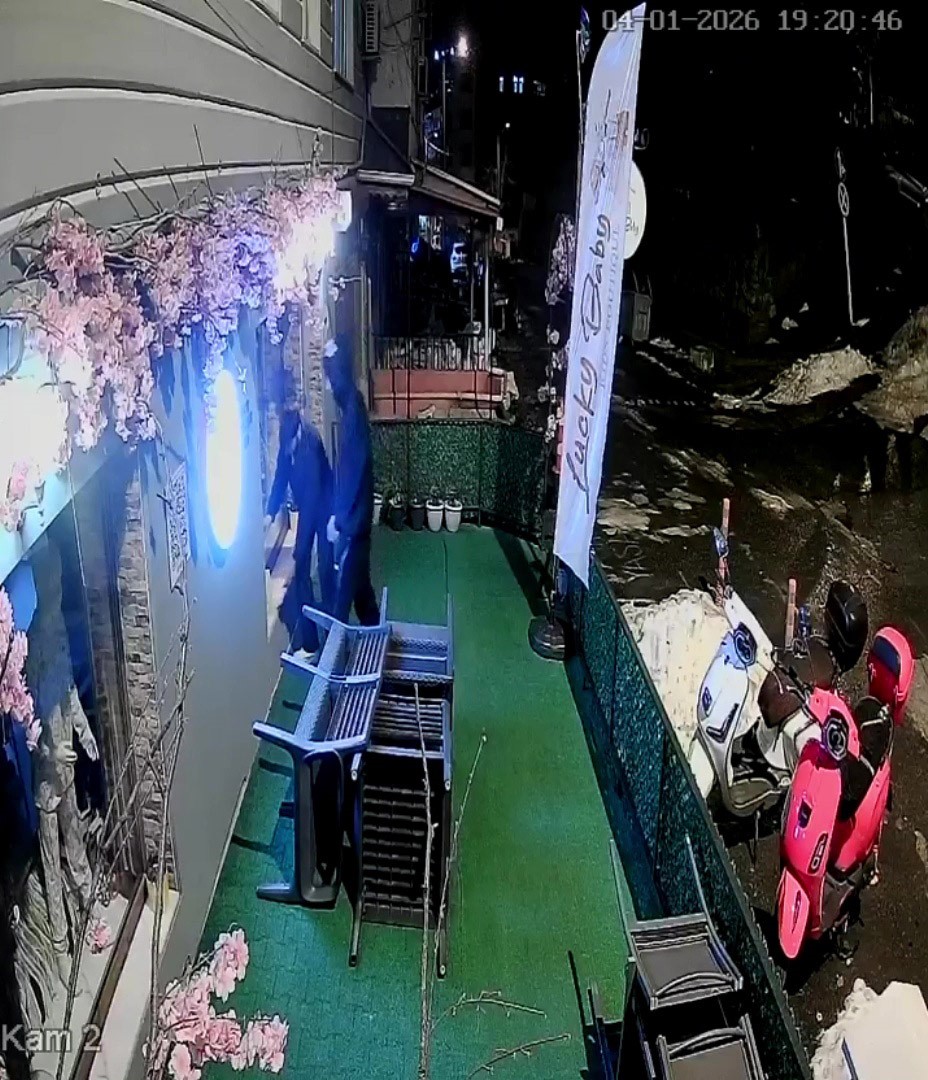 Yıktıkları Kardan Adam Için Baklavayla Özür Dilediler (3)