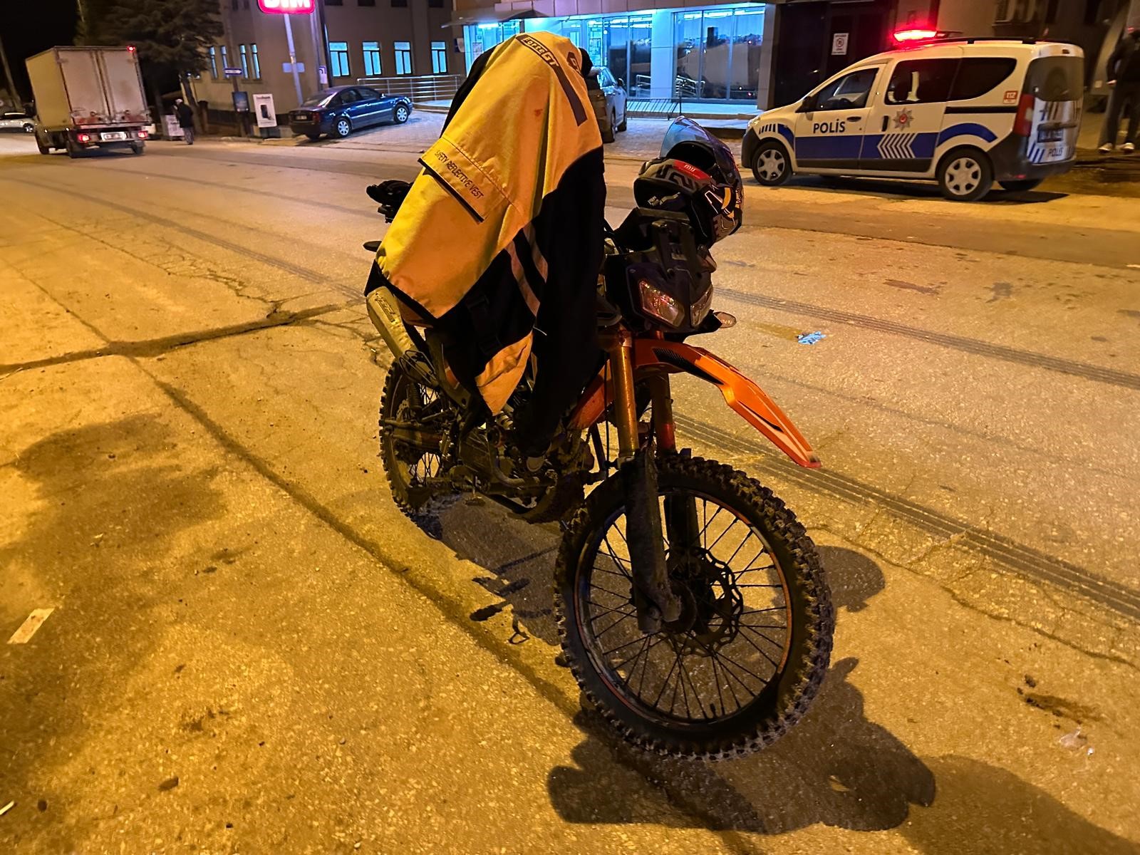 Yolun Ortasında Dehşet Motosikletin Altında Kalan Yaya Korkunç Şekilde Can Verdi (3)