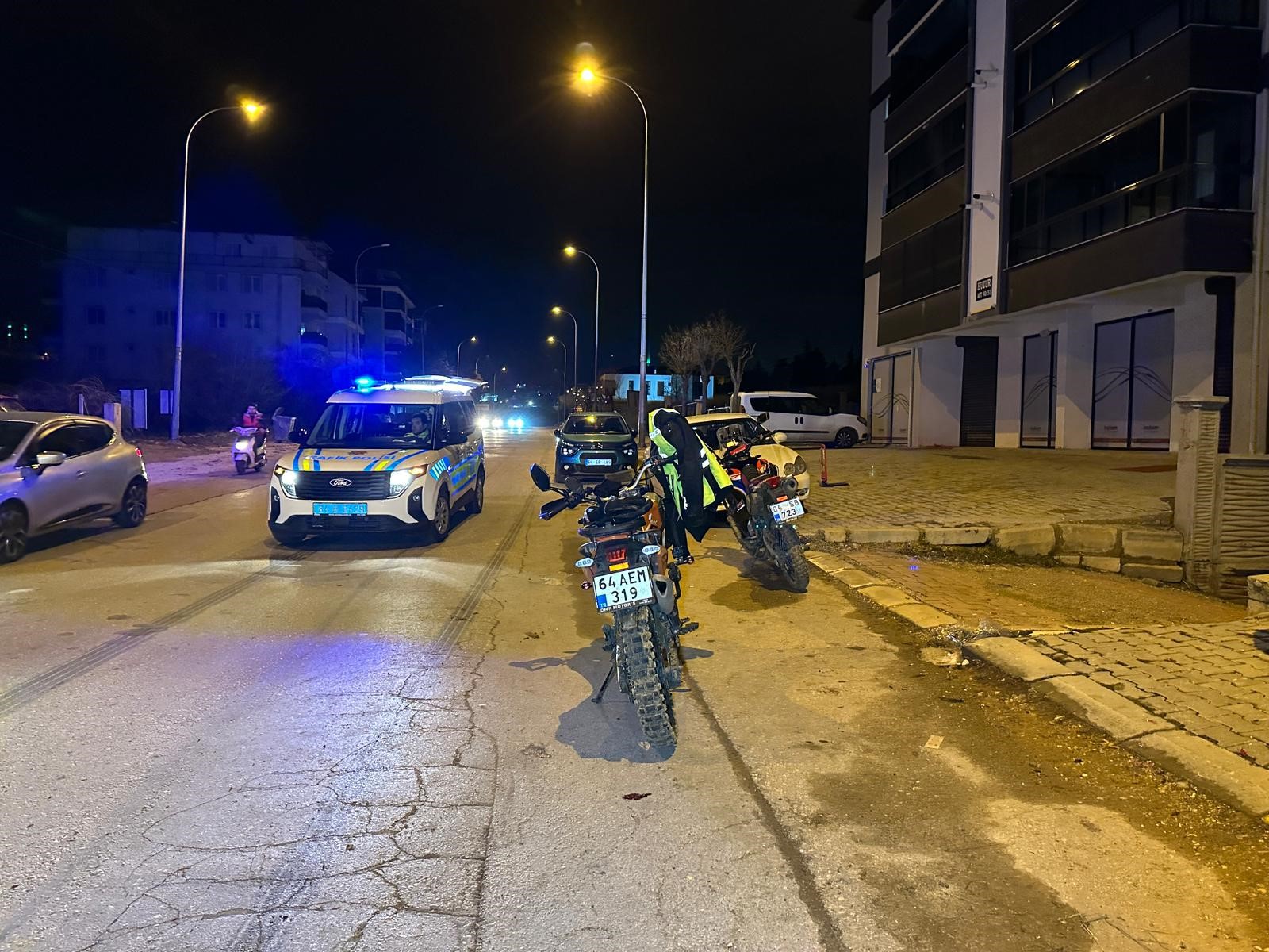 Yolun Ortasında Dehşet Motosikletin Altında Kalan Yaya Korkunç Şekilde Can Verdi (6)