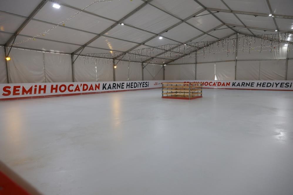 Yunusemrede Ara Tatilde Cocuklara Ucretsiz Buz Pateni Firsati (3)